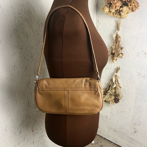 Wilson’s Leather Baguette Mini Brown Shoulder Bag - Picture 4 of 6